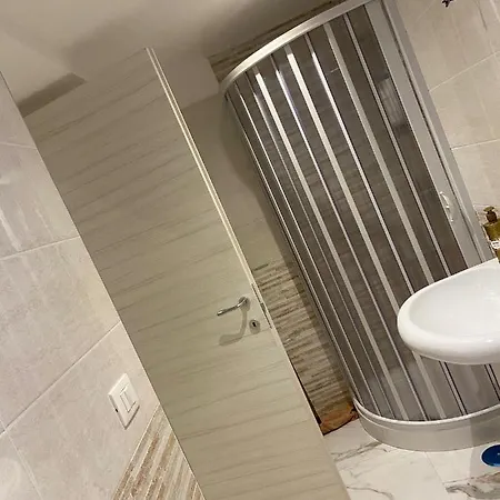 Apartman House Garibaldi *